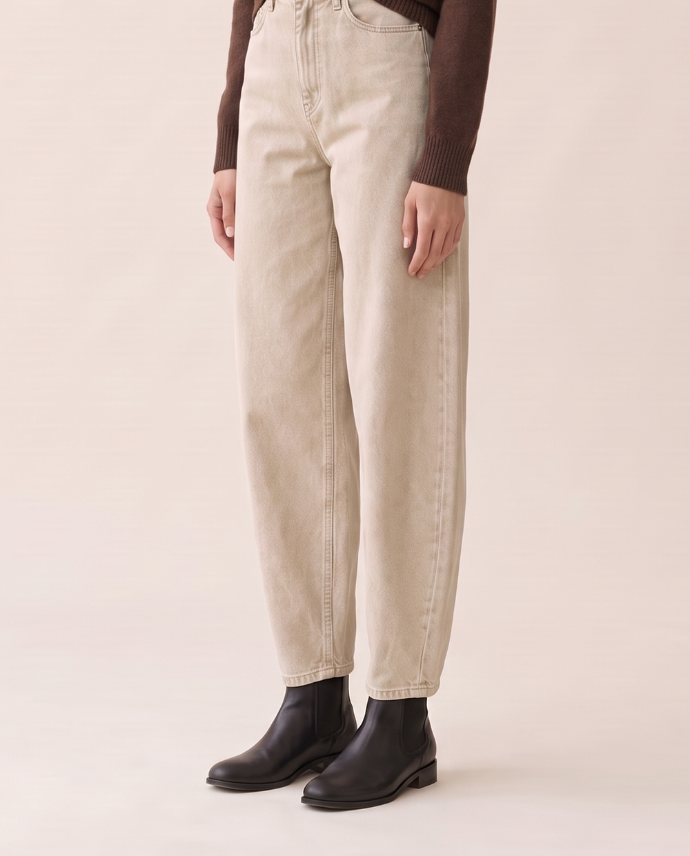 Ecru barrel jeans, waist-down view