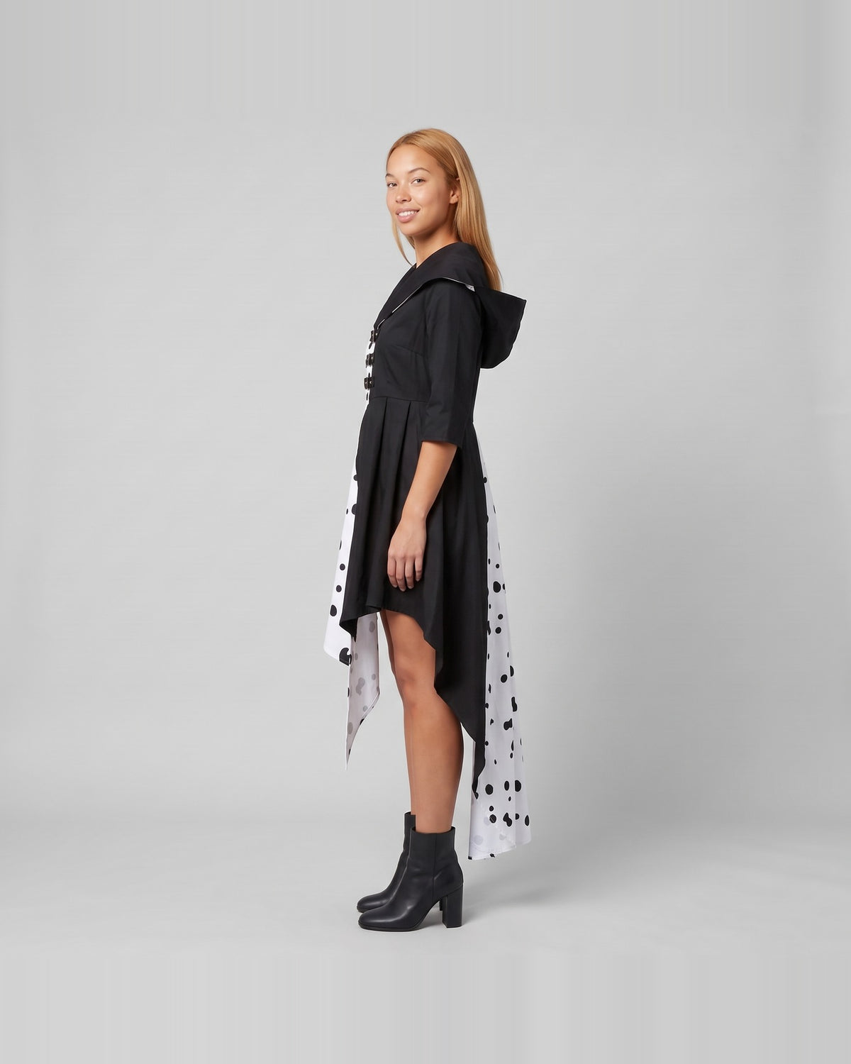 Women's black and white gala gown costume set – side view