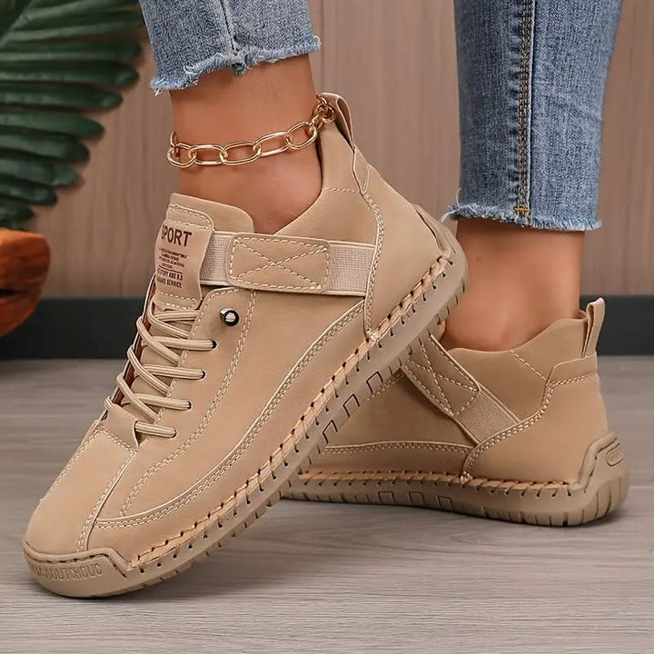 Úna | The Wide-Fit Cushioned Leather Sneaker