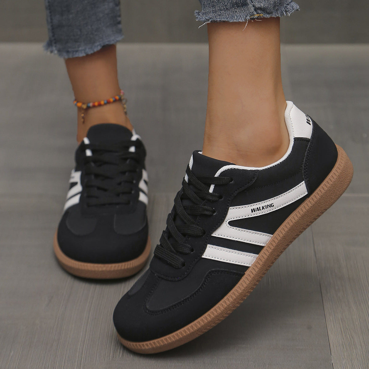 Women's Wide Toe Box Lightweight Cushioned Sneakers in Black