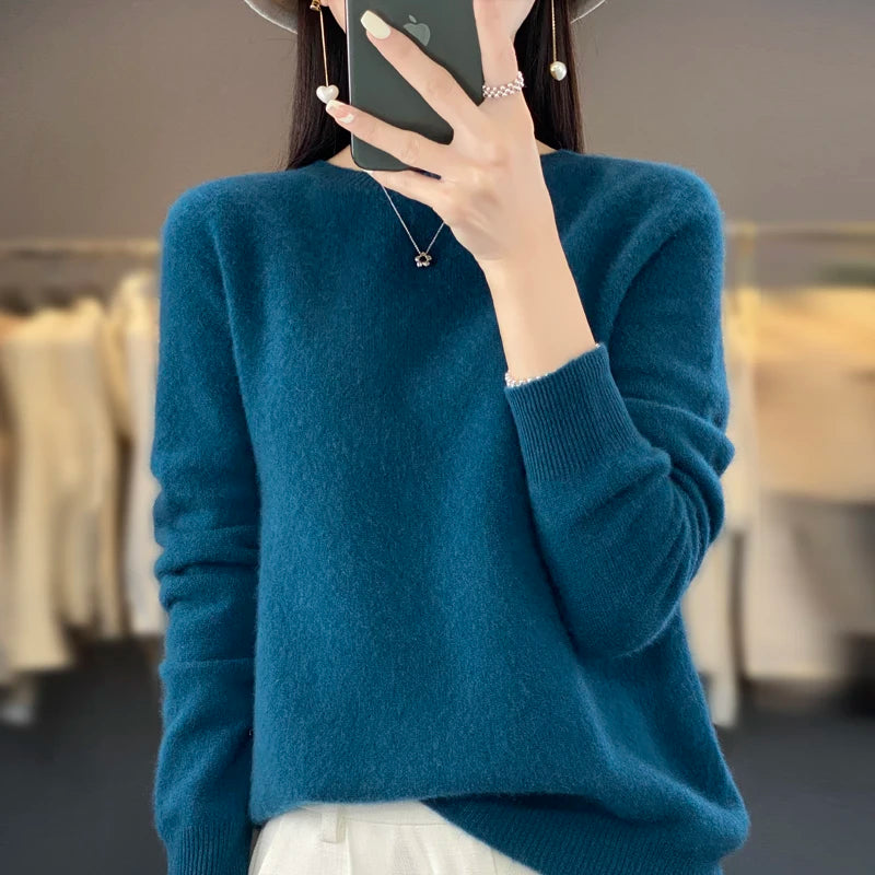 Women's Merino Wool Crew Neck Sweater in Navy Blue