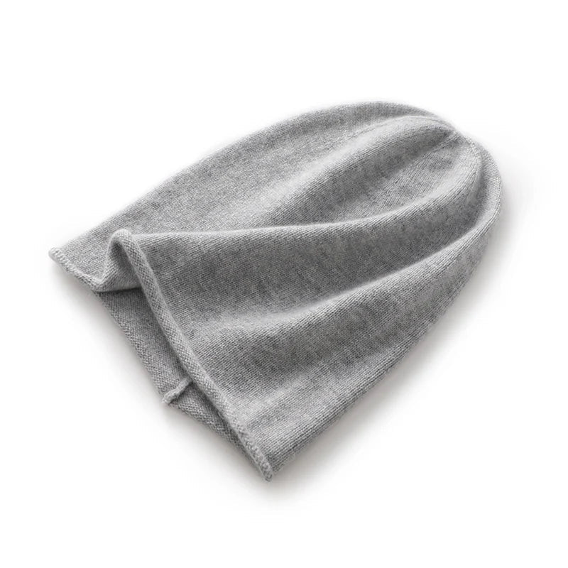 Relaxed-Fit Cashmere Knit Winter Beanie in Light Gray