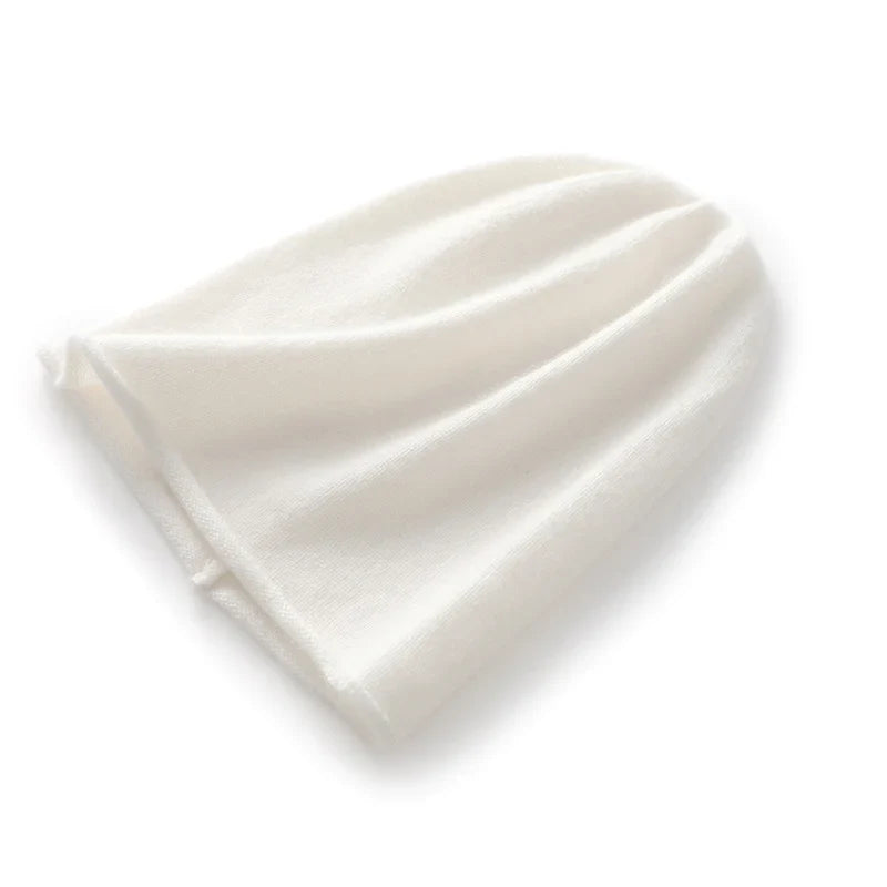 Relaxed-Fit Cashmere Knit Winter Beanie in White