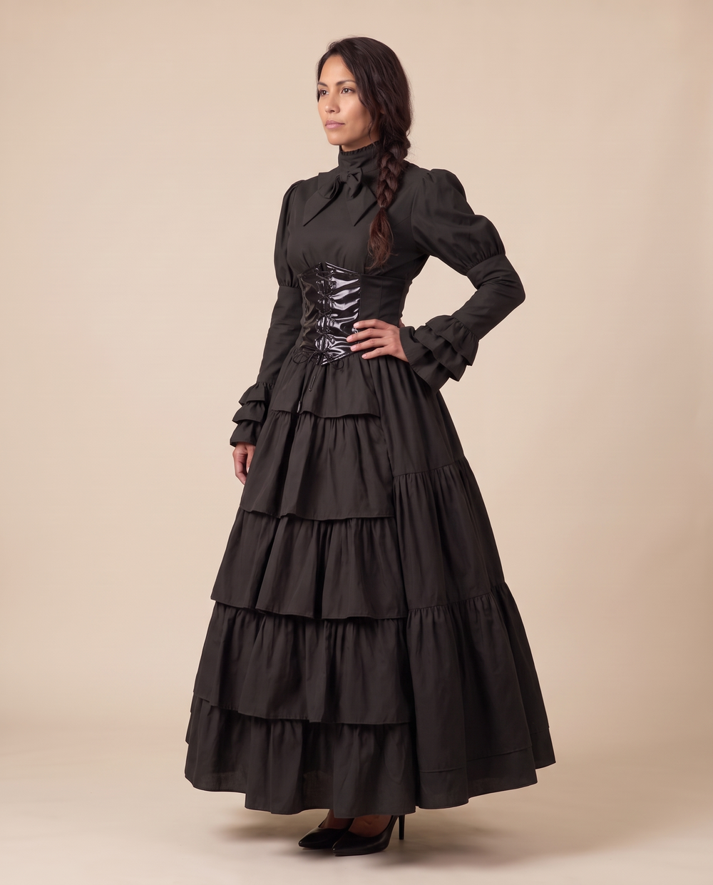 Women's Medieval Renaissance Costume Gown – three-quarter view