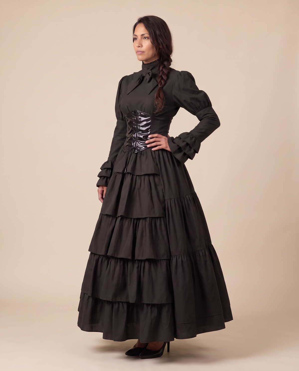 Women's Medieval Renaissance Costume Gown – three-quarter view