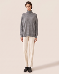 Erice Relaxed Loose-Fit Fine Knit Turtleneck Sweater — Gray