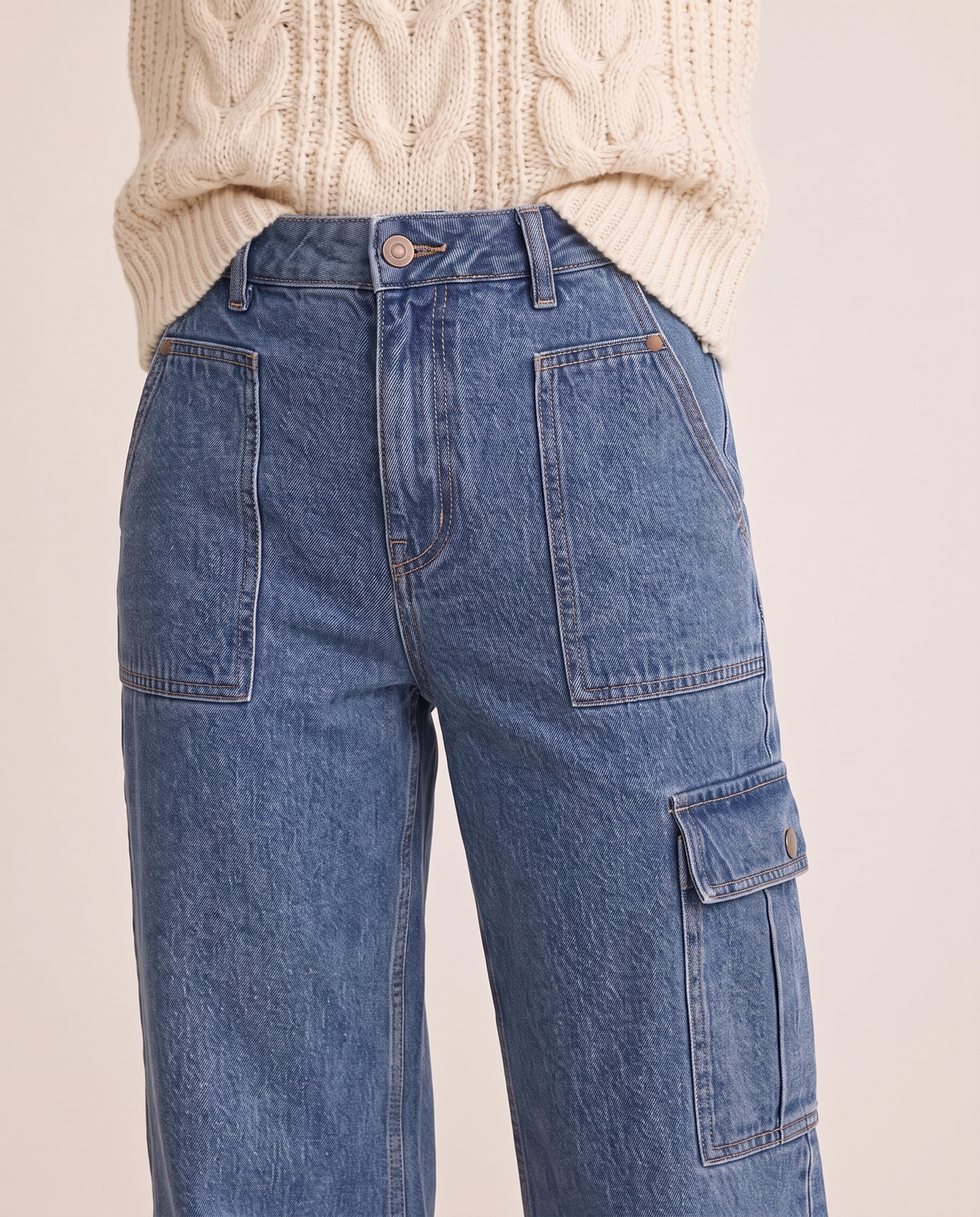 Close-up of the patch pockets and cargo pocket on blue cropped jeans