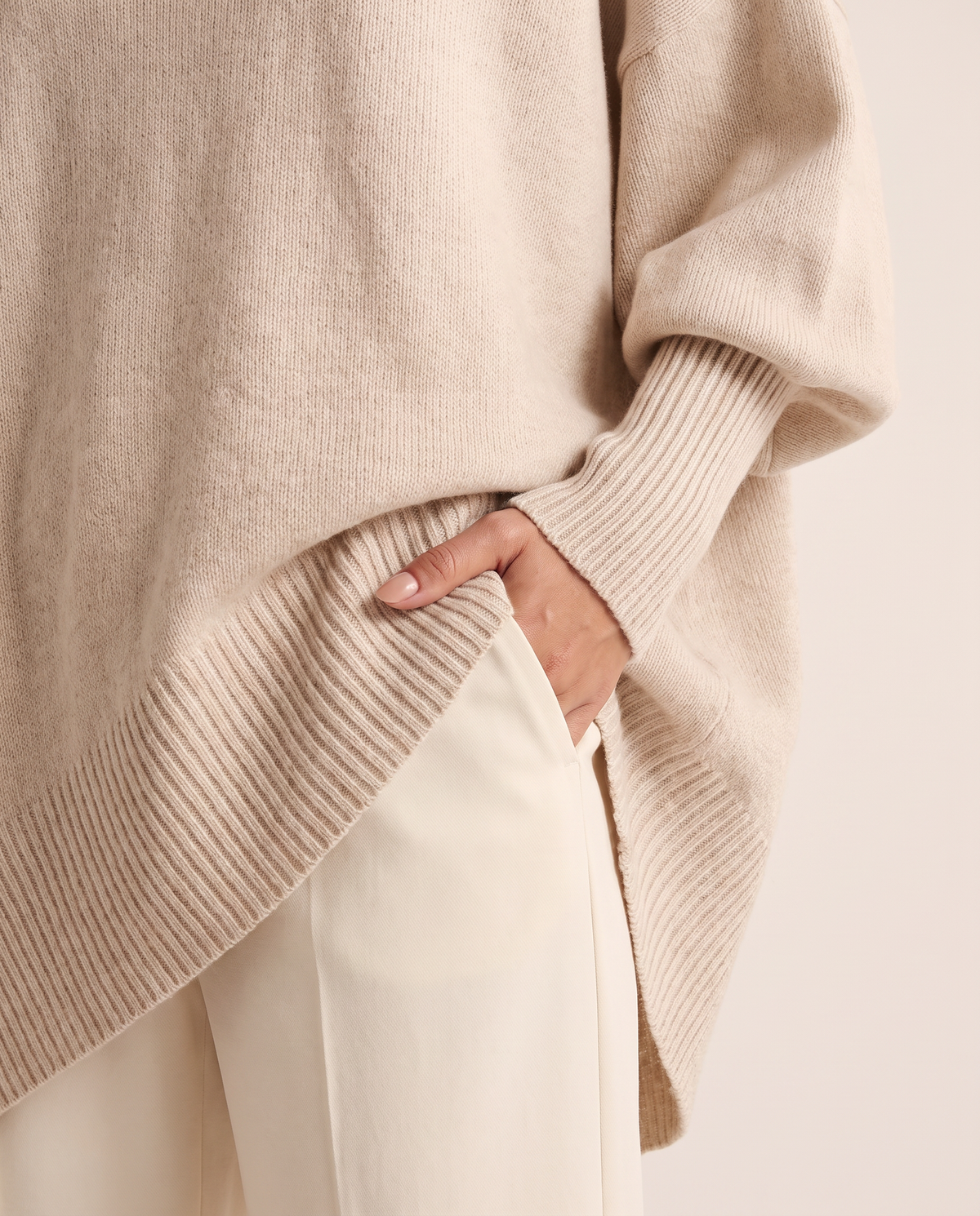 Women's Oversized Crew Neck Knit Sweater — ribbed cuff and hem detail