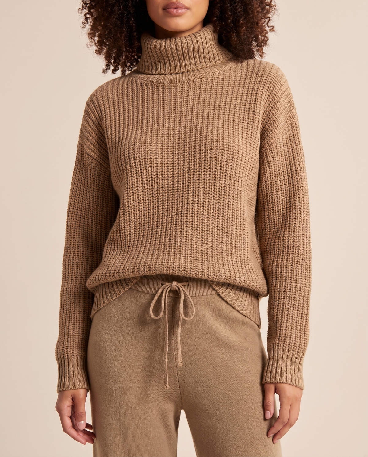 ONORA turtleneck knit lounge set - detail close-up