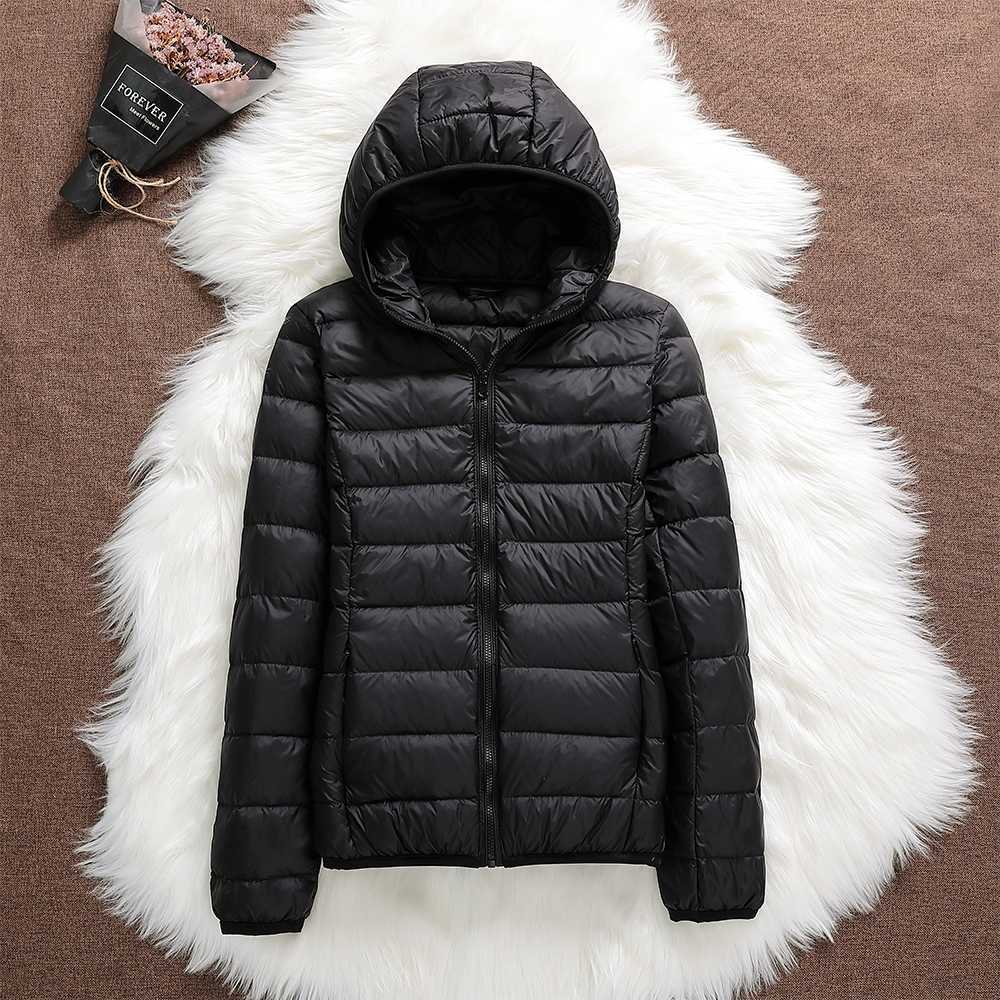 Women's Lightweight Casual Jacket with Shaped Seams in Black